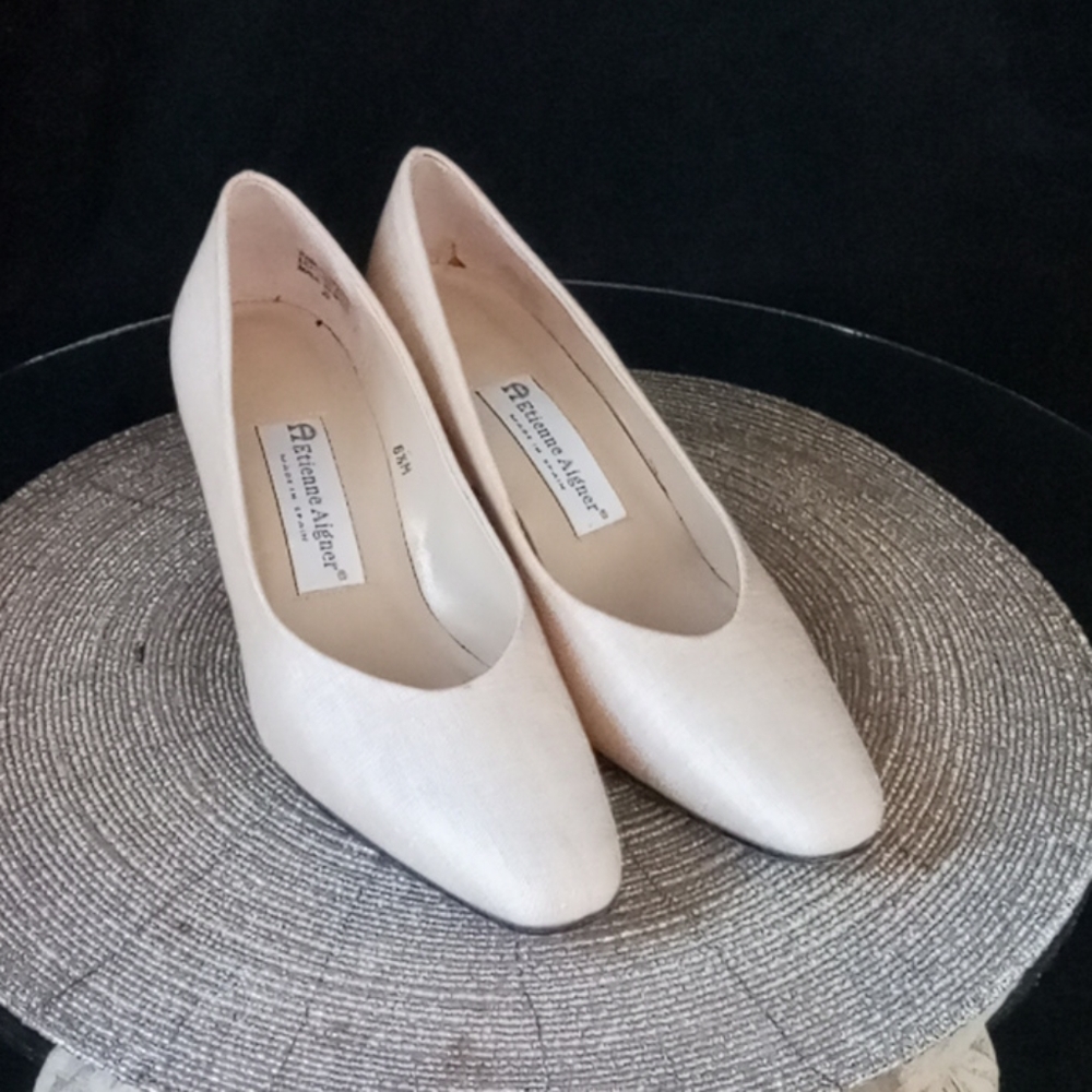 Etienne Aigner Classic Cream Pumps